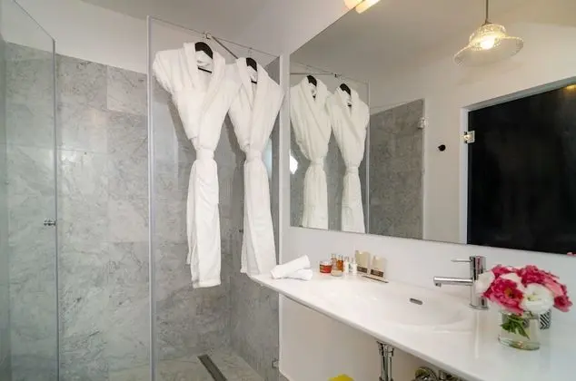 City Tek Büyük Yataklı Oda