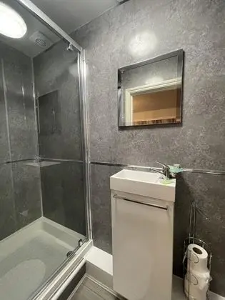 Tek Büyük Yataklı Oda, Banyolu/Duşlu