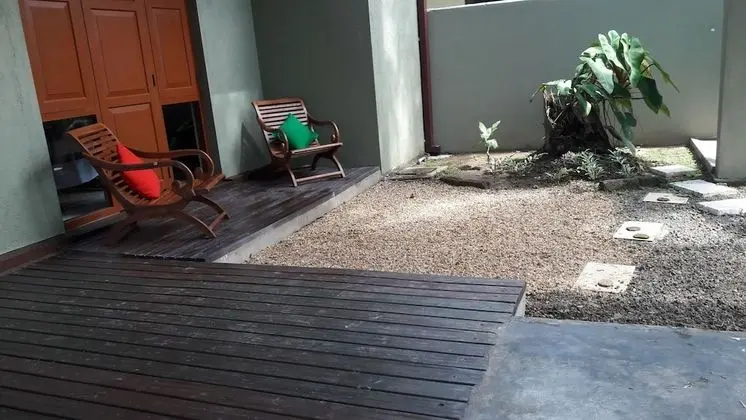 Üç Kişilik Oda, Veranda, Denize Sıfır