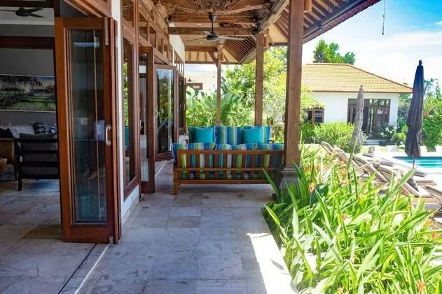 Villa (Lebah II)