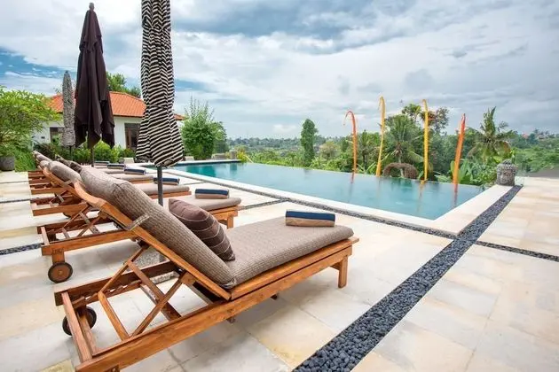 Villa (Lebah II)