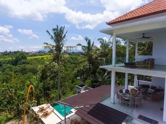 Villa (Lebah III)