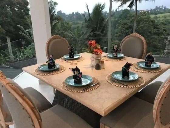 Villa (Lebah III)