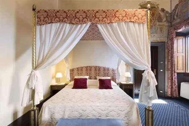 Junior Süit, Sigara İçilmez (Frescoes - SPA access)
