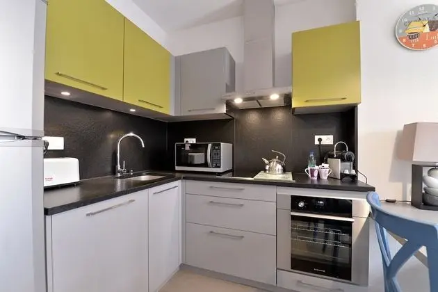 Deluxe Apart Daire, Banyolu/Duşlu, Üzüm Asması Manzaralı (Dévorons, apprécions)