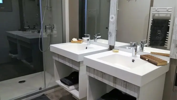 Büyük Yataklı Tek Kişilik Oda