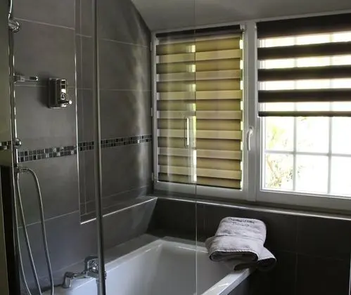 Süit, Banyolu/Duşlu, Bahçe Manzaralı (Pillet-Will)