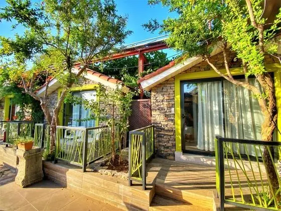 Bungalow, Bahçe Manzaralı