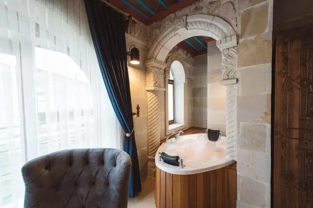 Deluxe Suite, Bahçe Manzaralı, Şömineli ve Jakuzili