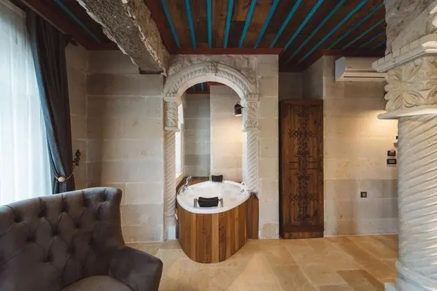 Superior Suite, Bahçe Manzaralı, Şömineli ve Jakuzili