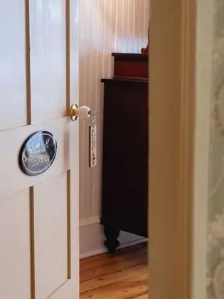 Room (Lady Banting)
