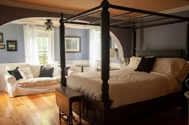 Room (Lady Banting)