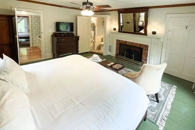 Room (Mary Lee Ball)