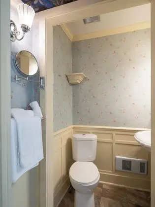 Room (Mary Lee Ball)