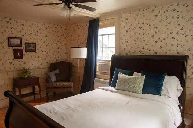 Room (William Lee )