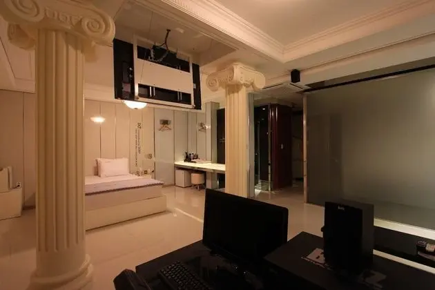 Royal Süit, 1 Çift Kişilik Yatak (Addt’l fee for consecutive nights)