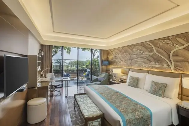 Club Balcony Room with Cocktail Hours