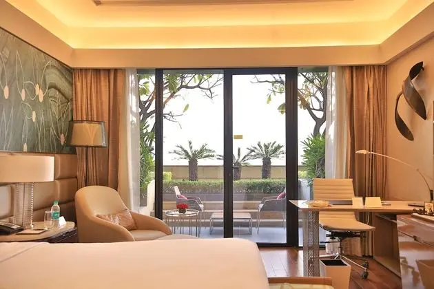 Club Balcony Room with Cocktail Hours