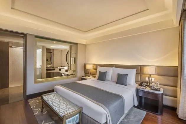 Deluxe Suite with Cocktail hours