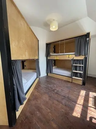 8 Bed Dorm Room (Mixed)
