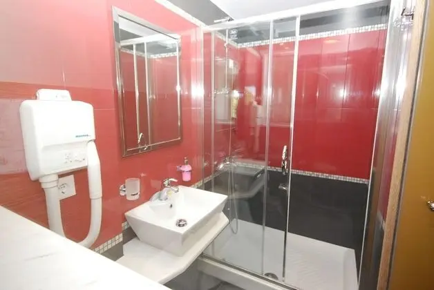 Junior Süit, Jakuzi, Deniz Manzaralı (or Shower Jacuzzi)