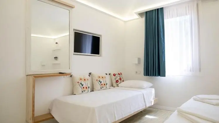 Standart Üç Kişilik Oda, Bahçe Manzaralı