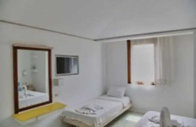 Standart Üç Kişilik Oda, Bahçe Manzaralı