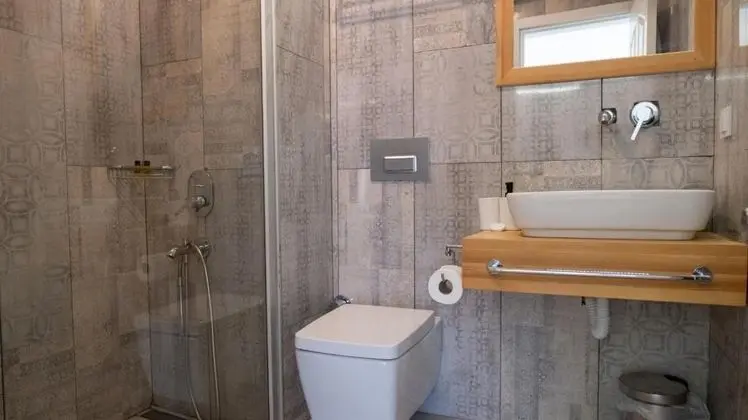 Standart Üç Kişilik Oda, Bahçe Manzaralı