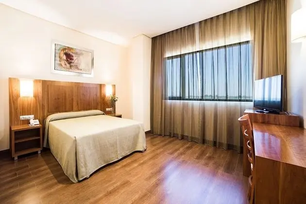 Büyük Yataklı Tek Kişilik Oda