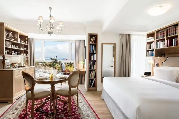 V Suite Sea View