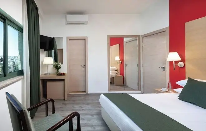 Standard Tek Büyük veya İki Ayrı Yataklı Oda, Balkon