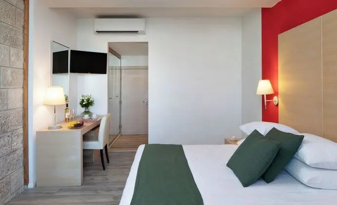 Superior Tek Büyük veya İki Ayrı Yataklı Oda