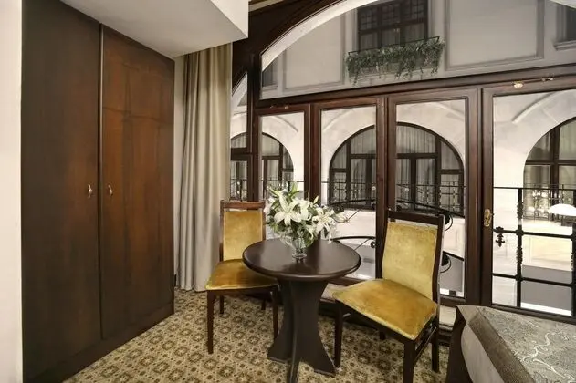 Guest Room, Avlu Manzaralı