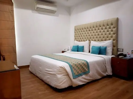 Economy Room