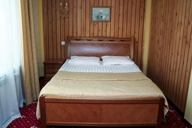 Standard Tek Büyük Yataklı Oda, Kısmi Göl Manzaralı