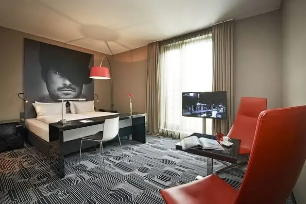 Deluxe Tek Büyük Yataklı Oda