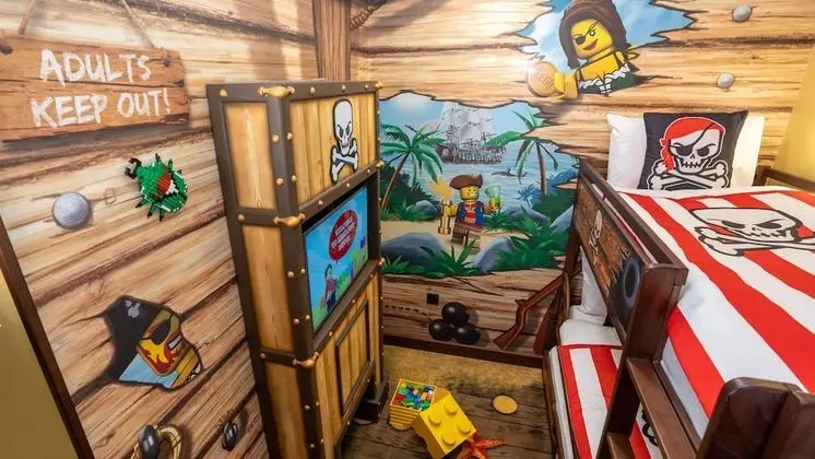 Classic Oda (PIRATES Themed Room)
