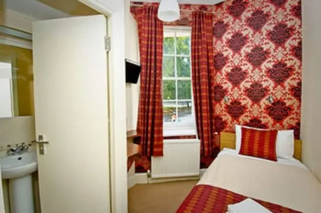 Tek Büyük Yataklı Oda (Basement, private WC outside the room)