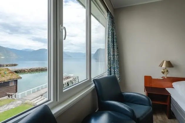 Deluxe Tek Büyük Yataklı Oda, Özel Banyo, Deniz Manzaralı (Balcony)