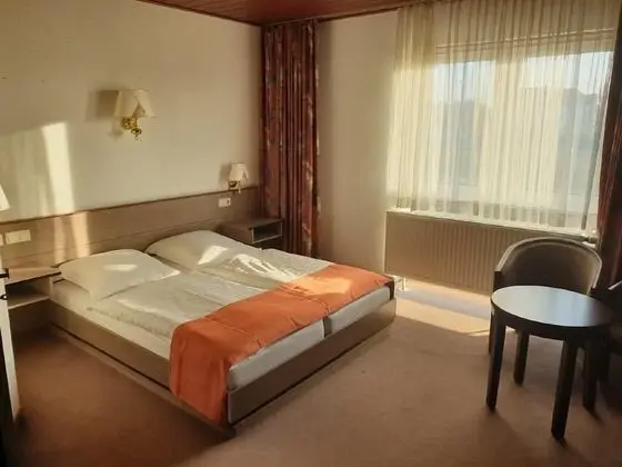 Basic Tek Büyük Yataklı Oda