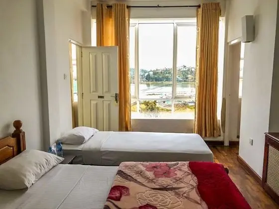 Üç Kişilik Oda, Göl Manzaralı