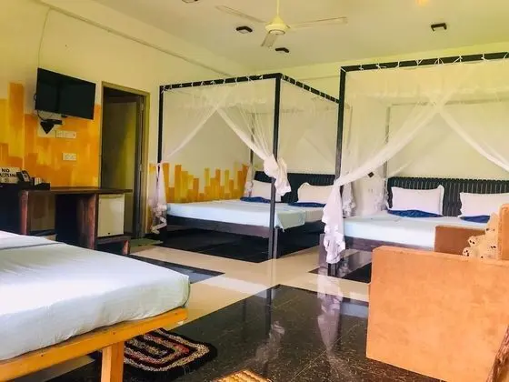 Oda, 3 Yatak Odası, Özel Banyo, Havuz Kenarı (Superior Family Room with Pool View)