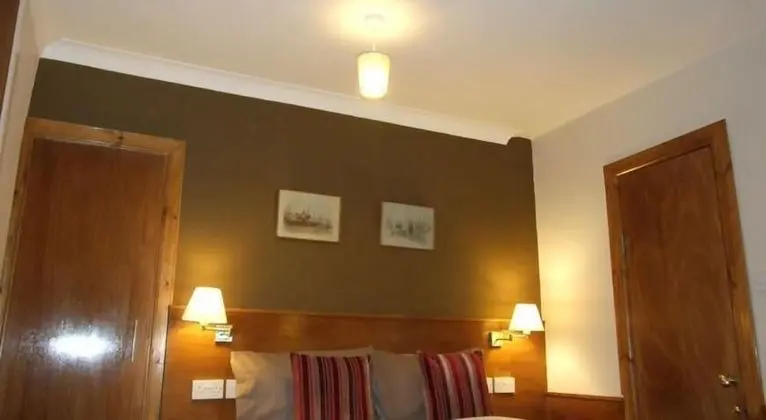 Classic Tek Büyük Yataklı Oda