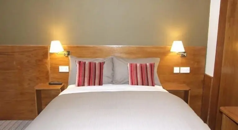 Classic Tek Büyük Yataklı Oda