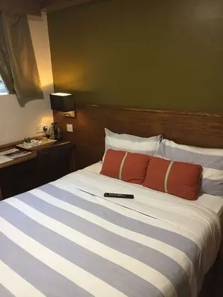 Classic Tek Büyük Yataklı Oda