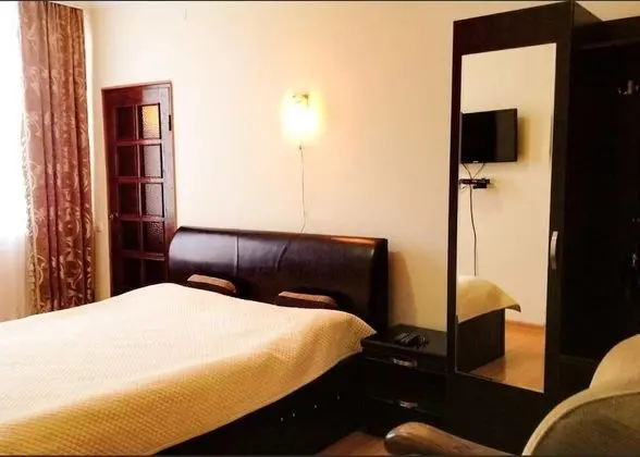 Tek Büyük Yataklı Oda, Balkon, Dağ Manzaralı
