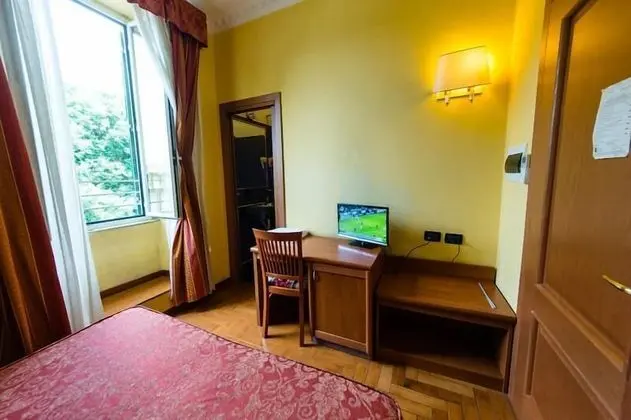 Basic Tek Büyük veya İki Ayrı Yataklı Oda