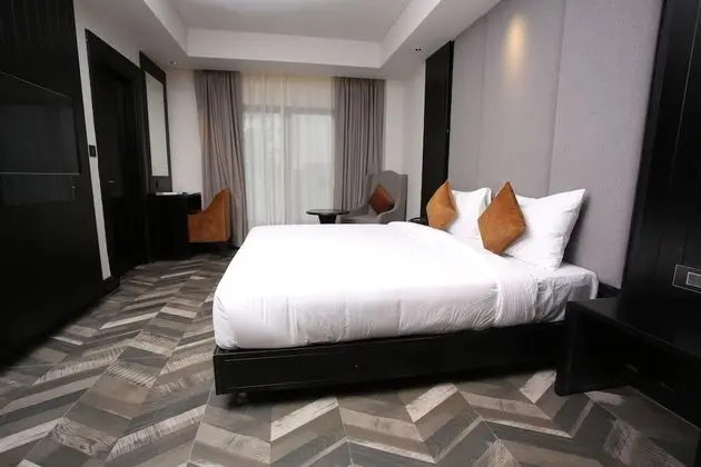 Deluxe Tek Büyük Yataklı Oda