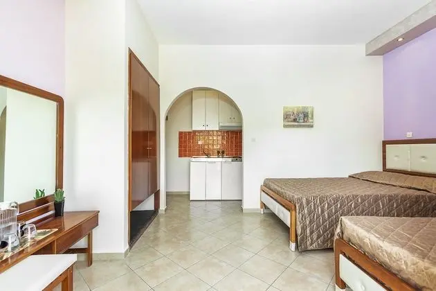 Standard Üç Kişilik Oda, Bahçe Manzaralı