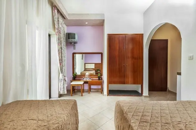 Standard Üç Kişilik Oda, Bahçe Manzaralı